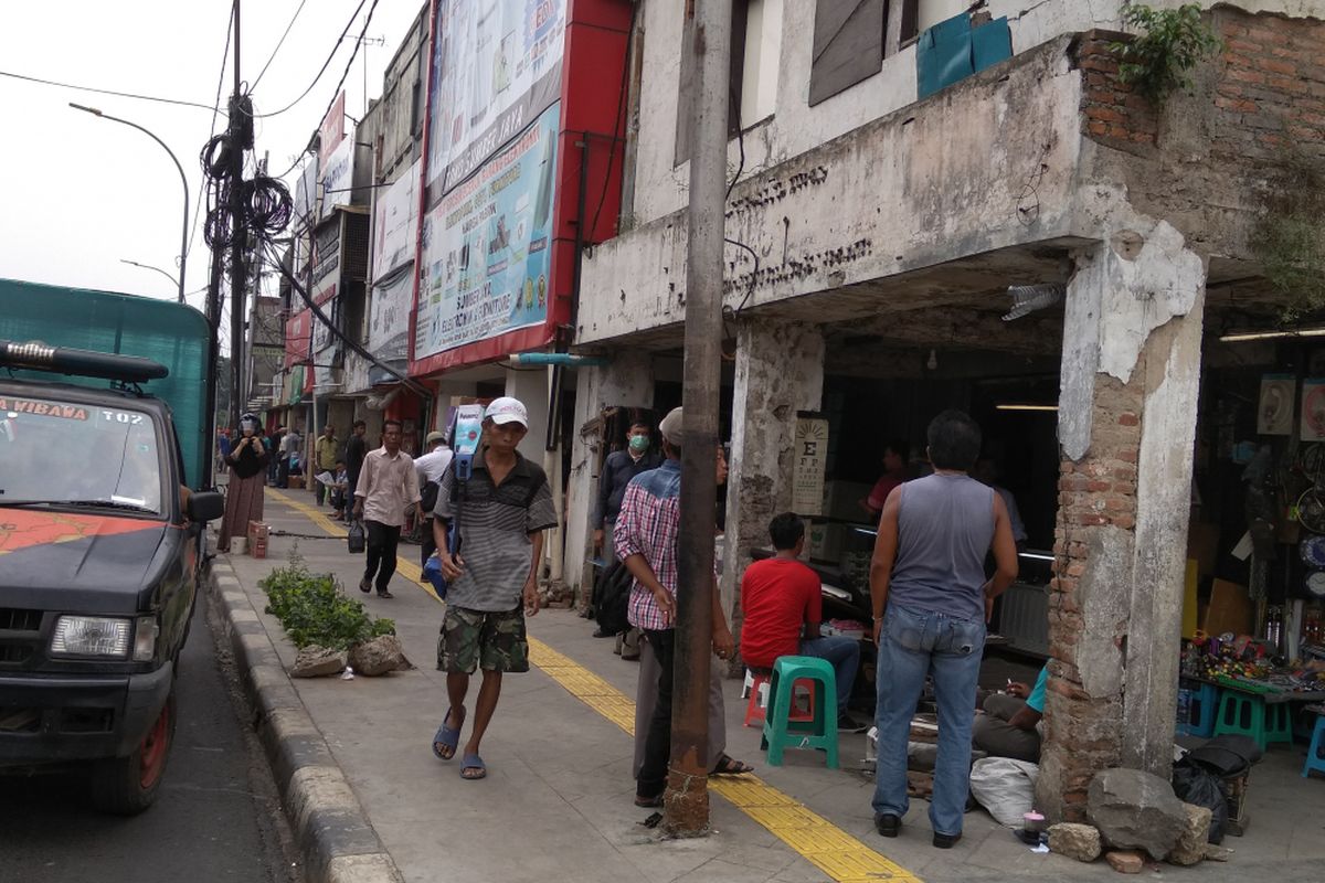 Pertokoaan di Jalan Bekasi Barat, Jatinegara siap dihiasi cat warna-warni, Kamis (3/5/2018)