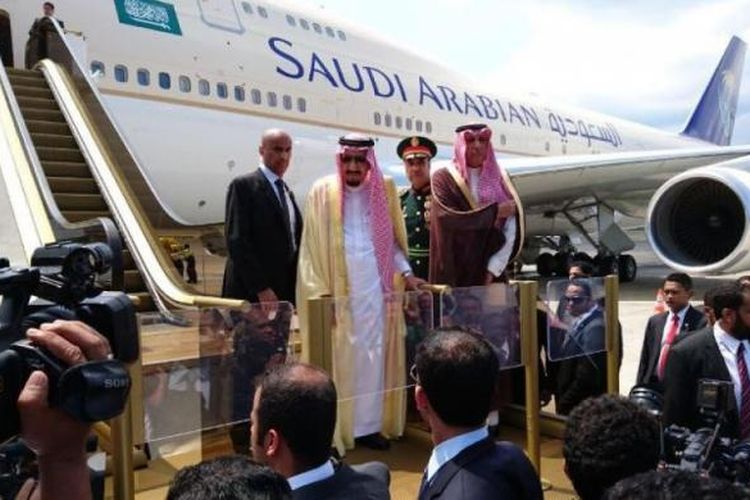 Raja Arab Saudi Salman Bin Abdulazis Al Saud akhirnya meninggalkan Pulau Bali, Minggu (12/3/2017) pada pukul 11.13 Wita, menggunakan pesawat kerajaan.