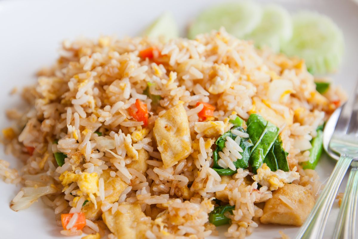 Ilustrasi nasi goreng tahu.
