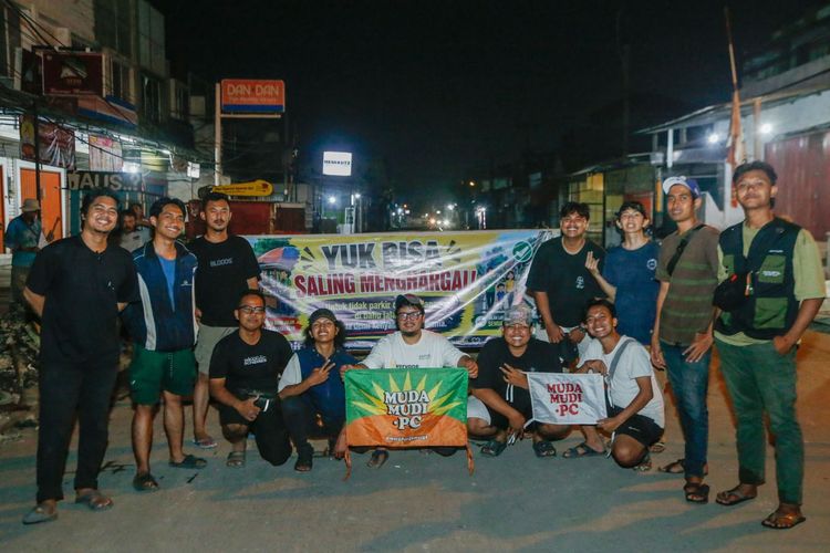 Warga Tambun Bekasi Patungan Rp 330 Juta Cor Jalan Rusak yang Tak Kunjung Diperbaiki
