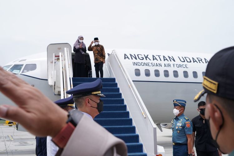 Wakil Presiden Ma'ruf Amin beberapa saat sebelum terbang menuju Gorontalo untuk melakukan kunjungan kerja, Kamis (13/4/2023).