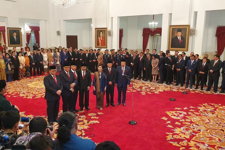 Anggota Wantimpres dilantik Presiden Joko Widodo di Istana Negara, Jakarta, Jumat (13/12/2019).