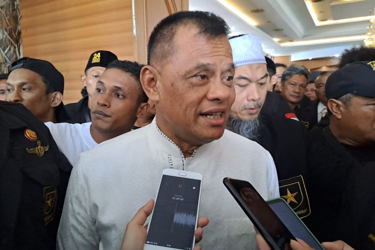 Mantan Panglima TNI Jenderal (Purn) Gatot Nurmantyo saat ditemui usai menjadi pembicara dalam Rapat Kerja Nasional (Rakernas) ke-1 Partai Ummat di Asrama Haji Pondok Gede, Jakarta Timur, Rabu (15/2/2023). 