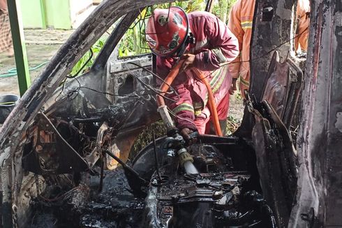 Lagi, Mobil Daihatsu Zebra Hangus Terbakar di Kota Malang