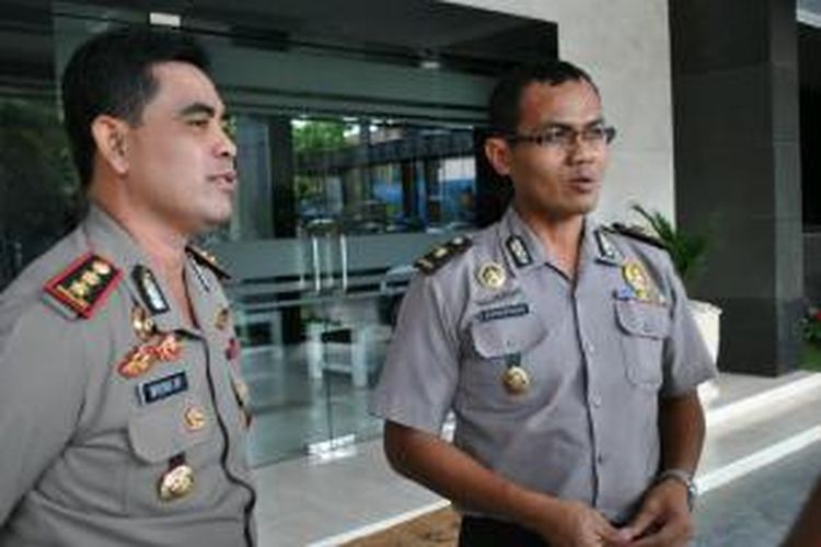 Kapolres Tulungagung AKBP Whisnu Hermawan Februanto (kiri) dan Kepala RS Bhayangkara Kompol Sumarsono. 