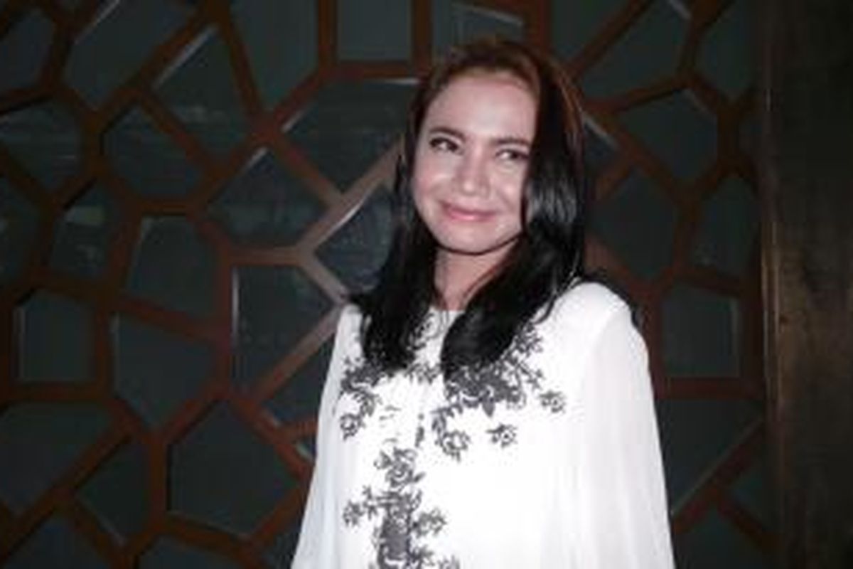 Sri Rossa Roslaina Handiyani atau yang akrab disapa Rossa hadir dalam jumpa pers konser Dari Hati di Fable, Fairground-Lot 14 SCBD, Jakarta Selatan, Rabu (14/1/2015).