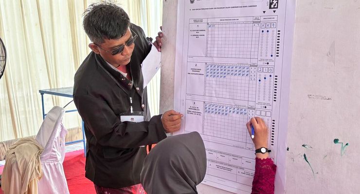 Suara Risma Sempat Unggul di TPS Khofifah Nyoblos