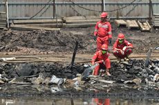 Puslabfor Ambil Sampel di Lokasi Kebakaran Pipa Pertamina Cimahi