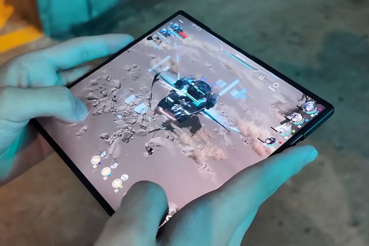 Ilustrasi orang Jepang main game E.T.E Chronicles di Tokyo Game Show 2025 pada Kamis (25/9/2025).