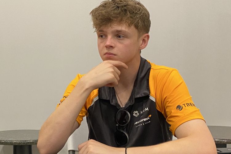 Taylor Barnard pebalap Neom McLaren Formula E