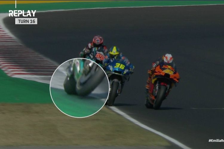 Motor Fabio Quartararo melewati batas lintasan pada Tikungan 16 di MotoGP Emilia Romagna, Minggu (20/9/2020).