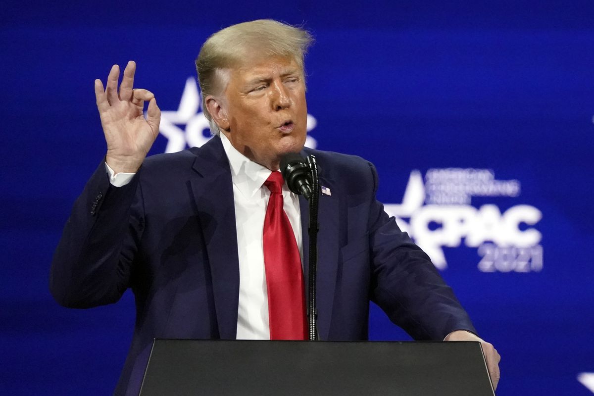 Foto tertanggal 28 Februari 2021 memperlihatkan mantan presiden Amerika Serikat Donald Trump berpidato di acara Conservative Political Action Conference (CPAC) di Orlando, Florida.