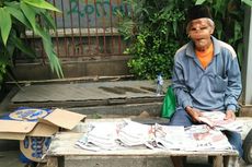 Kisah Kakek Penjual Koran di SPBU Kasablanka, Tolak Masuk Panti demi Bisa Beramal