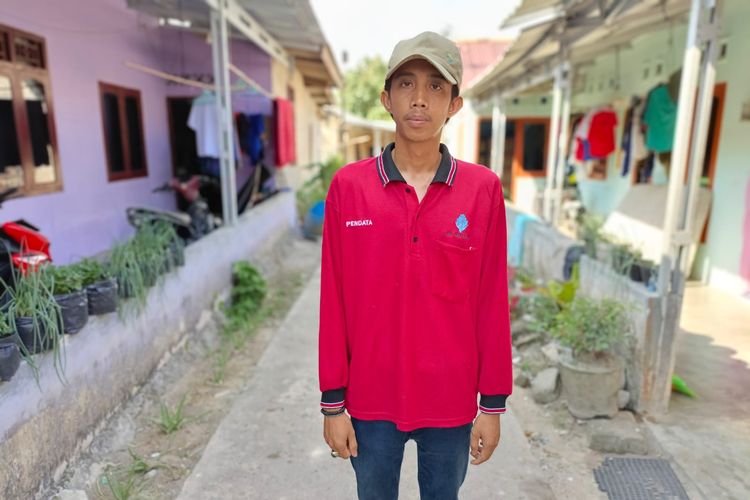 Ketua RT 11 Dusun Manunggal Desa Beluluk, Kecamatan Pangkalan Baru, Kabupaten Bangka Tengah, Chalid Gustian S yang membantu Pemerintah dalam menyosialisasikan program PTSL
