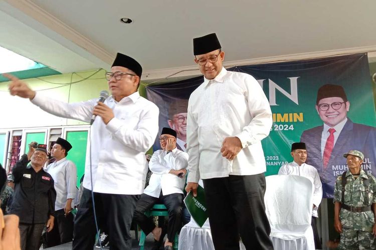 Pasangan Bacapres - Bacawapres, Anies Baswedan - Muhaimin Iskandar, saat melakukan safari politik di Pesantren Manbaul Ma’arif Denanyar, Kabupaten Jombang, Jawa Timur, Jumat (29/9/2023).