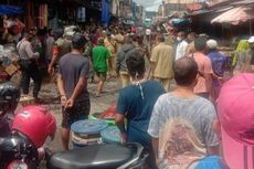 Pakai Alat Berat, Ratusan Lapak di Pasar Mardika Ambon Digusur