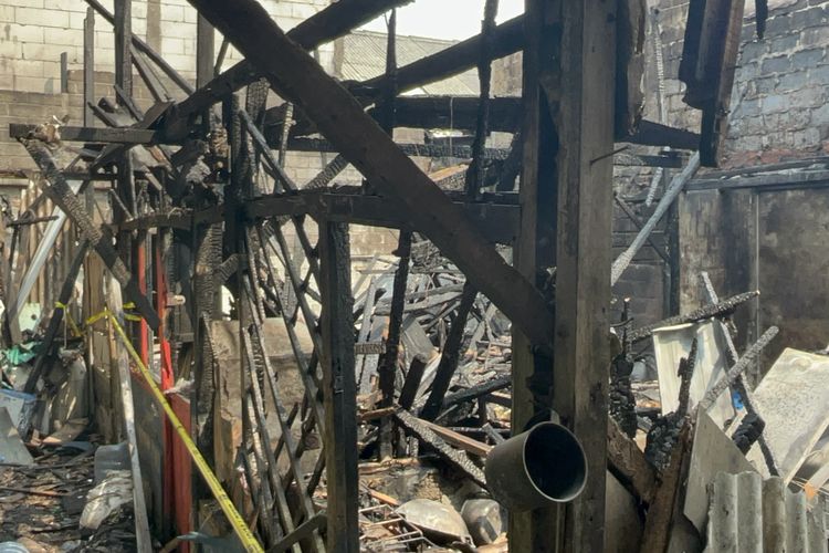 Lansia Tewas dalam Kebakaran di Palmerah Jakbar, Diduga Sempat Gunakan Lilin untuk Perbaiki Kabel