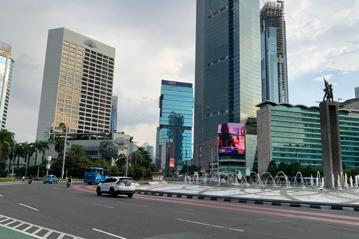 Rekayasa lalu lintas di kawasan Bundaran Hotel Indonesia (HI) memasuki hari kedua pada Selasa (5/7/2022).