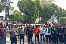 Gelar Doa Bersama di Depan Kantor KPU, Massa Harap Komisioner Gelar Pilkada Jujur