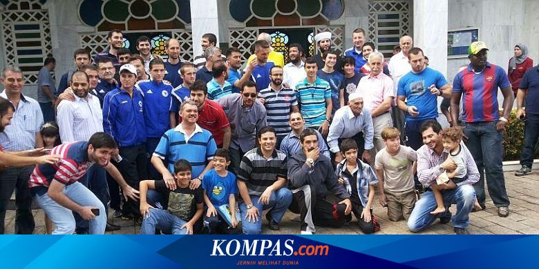 Pemain Bosnia Sempatkan Shalat Jumat Di Brasil