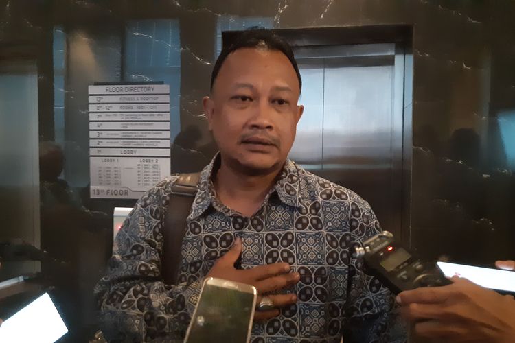 Komisioner Komas HAM Muhammad Choirul Anam dorong Presiden Joko Widodo (Jokowi) keluarkan Perppu terkait pemenuhan hak korban kejahatan HAM masa lalu.