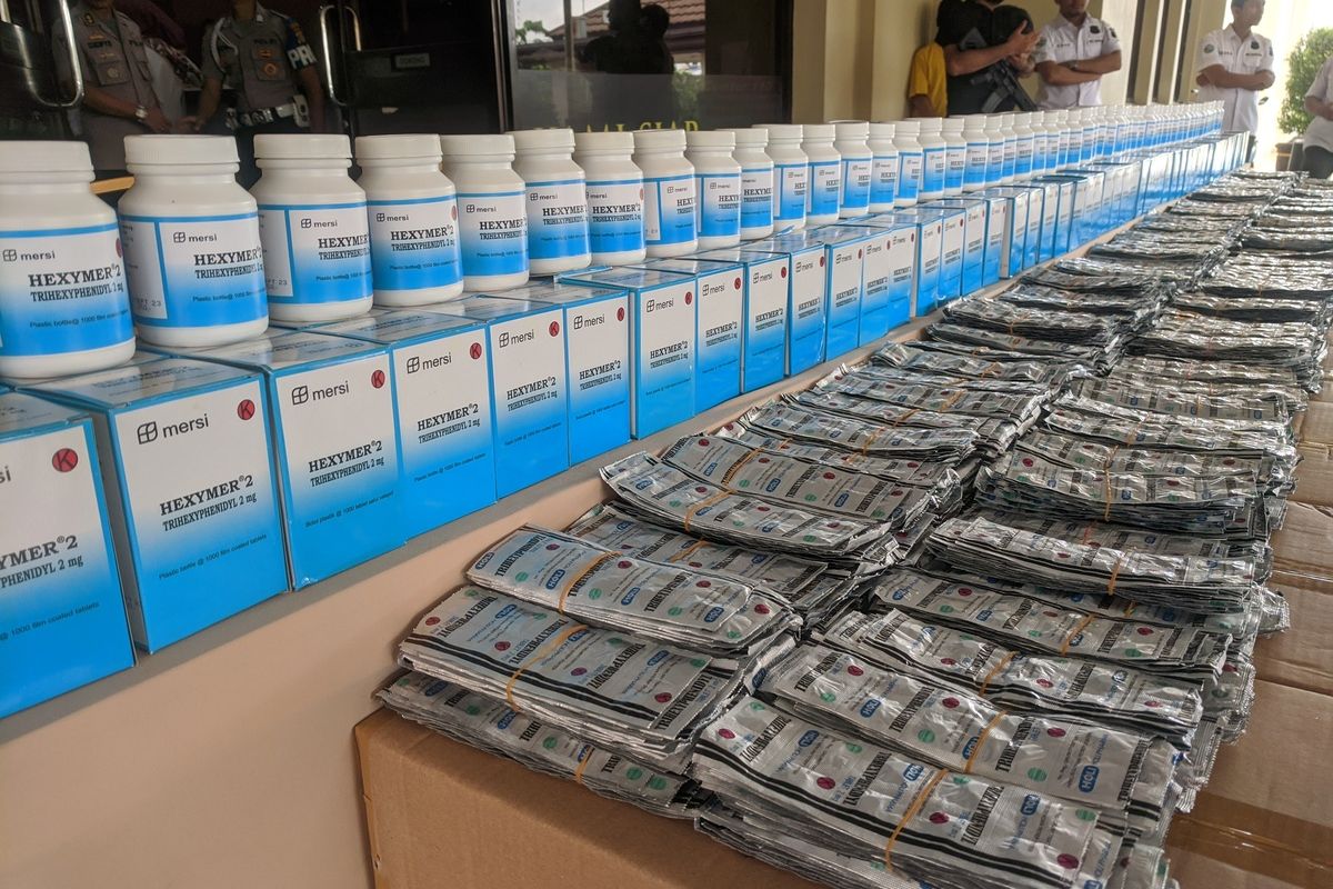 Konpers kasus pengungkapan klinik yang menjual 2,5 juta butir Trihexyphenidyl di Mapolres Metro Jakarta Utara, Jumat (21/2/2020)