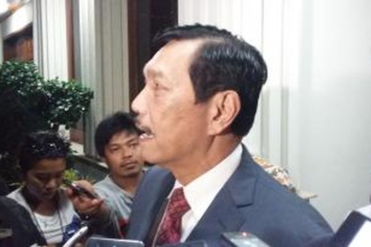 Menteri Koordinator Bidang Politik, Hukum dan Keamanan Luhut Binsar Pandjaitan, saat ditemui di Kantor Kemenko Polhukam, Jakarta Pusat, Rabu (2/12/2015).