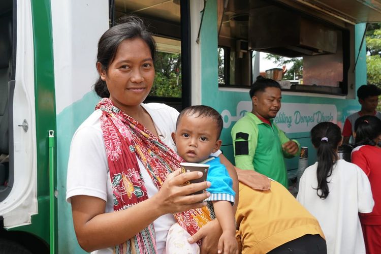 Tim Darling Dompet Dhuafa hadir di posko-posko pengungsian gempa Cianjur untuk memberi bantuan bagi warga yang membutuhkan.