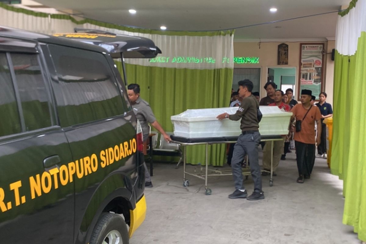 Proses pemulangan jenazah korban Ponpes Al Khoziny ke Bangka Belitung, Selasa (30/9/2025).