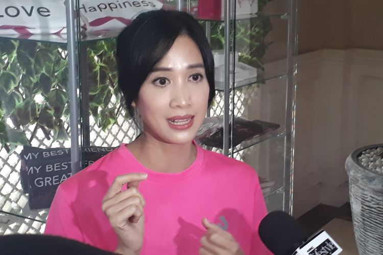 Fanny Fabriana diabadikan saat dijumpai di Lovepink Care Center, Jakarta Selatan, Selasa (11/7/2017).