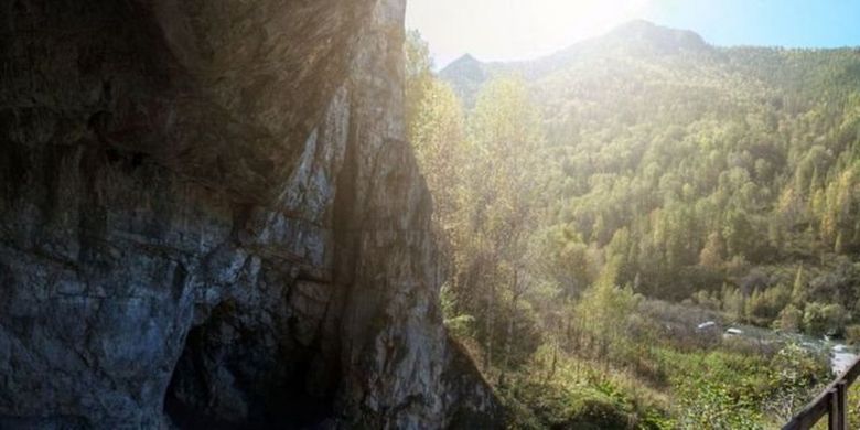 Gua tempat tingal Denisova di Siberia selatan.