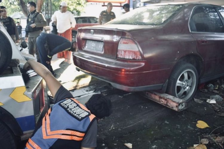 Eri Cahyadi Tertibkan Jalan Nias, Usai Warga Surabaya Keluhkan Kumuh