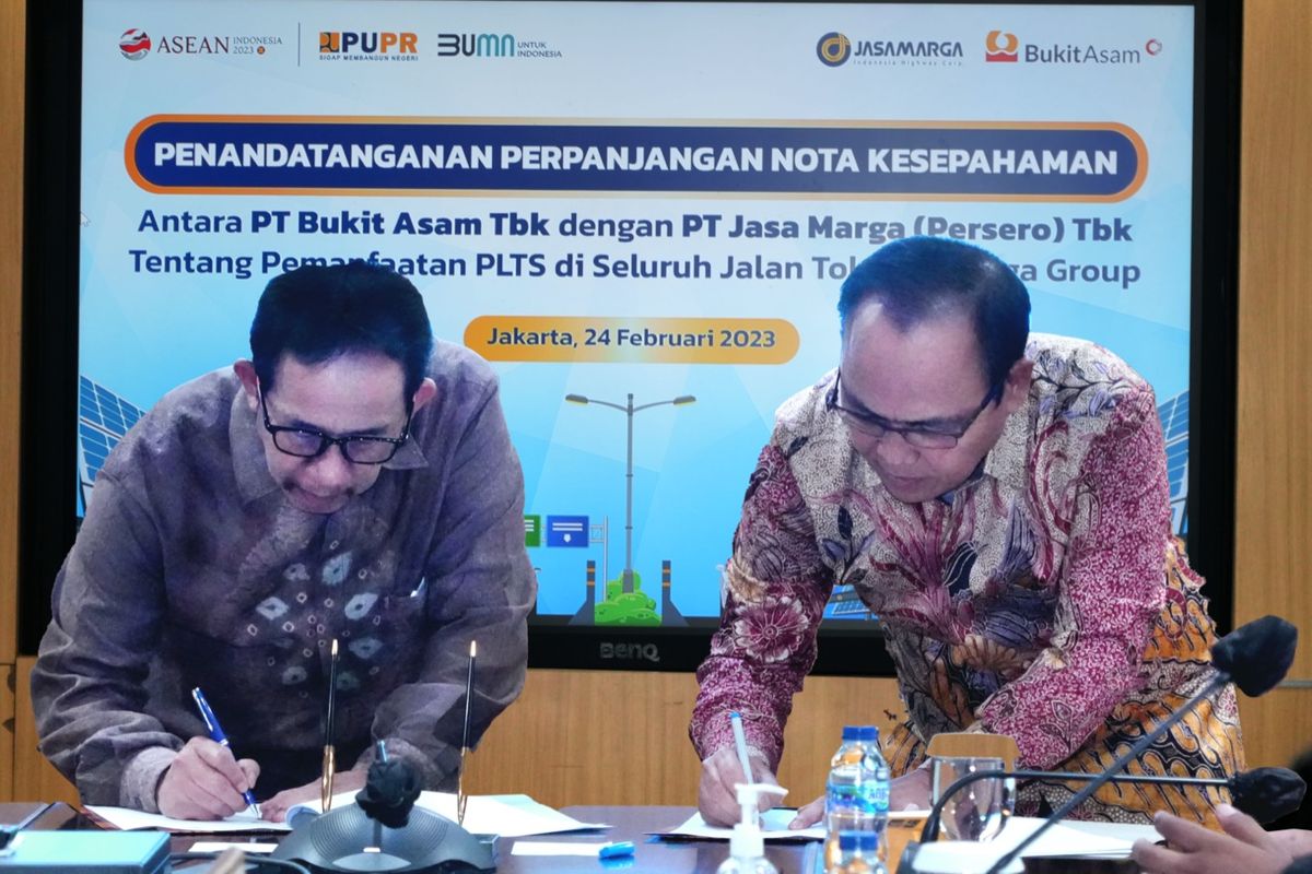 PT Jasa Marga (Persero) Tbk (Jasa Marga) dan PT Bukit Asam Tbk (PTBA) melakukan penandatanganan Perpanjangan Nota Kesepahaman (Memorandum of Understanding/MoU) Pengembangan Pembangkit Listrik Tenaga Surya (PLTS) di seluruh jalan tol Jasa Marga Group.