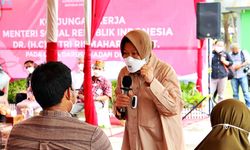 Pemda Aceh Coret Penerima Bansos Tak Layak, Risma: Saya Bersyukur Mereka Berani