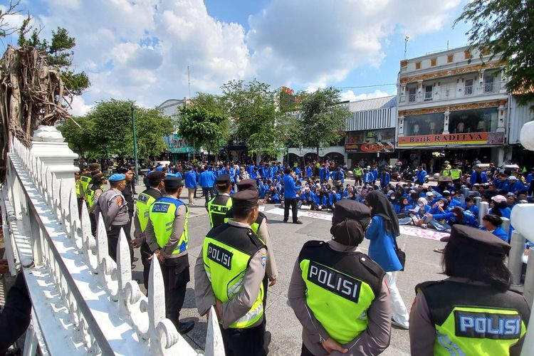Aksi Demo Mahasiswa UII Yogyakarta: Soroti Melemahnya Rupiah hingga Program MBG