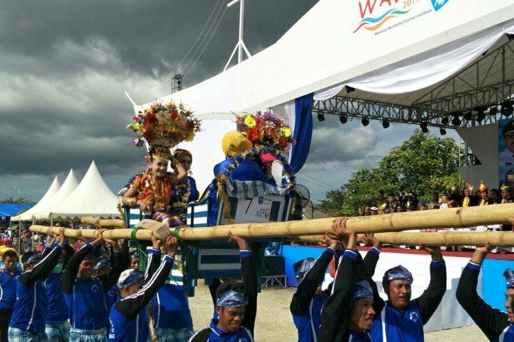 4 Tradisi Adat Wakatobi Yang Menarik Untuk Diketahui Halaman All Kompas Com