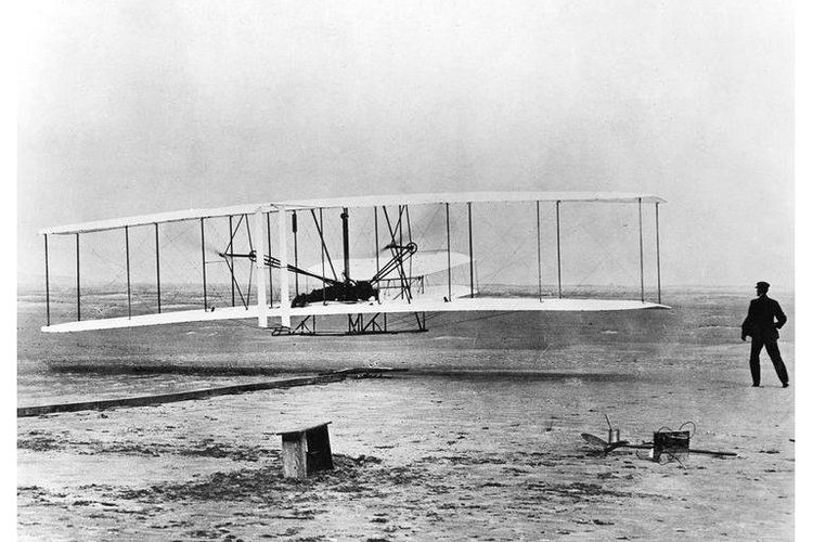 Wilbur dan Orville Wright dan penerbangan pada 17 Desember 1903.