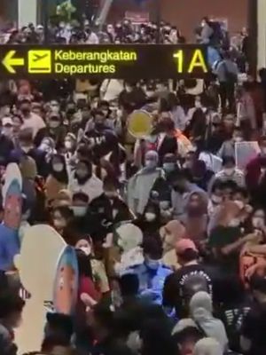 Penumpang pesawat di Terminal 1 Bandara Soekarno-Hatta (tangkapan layar)