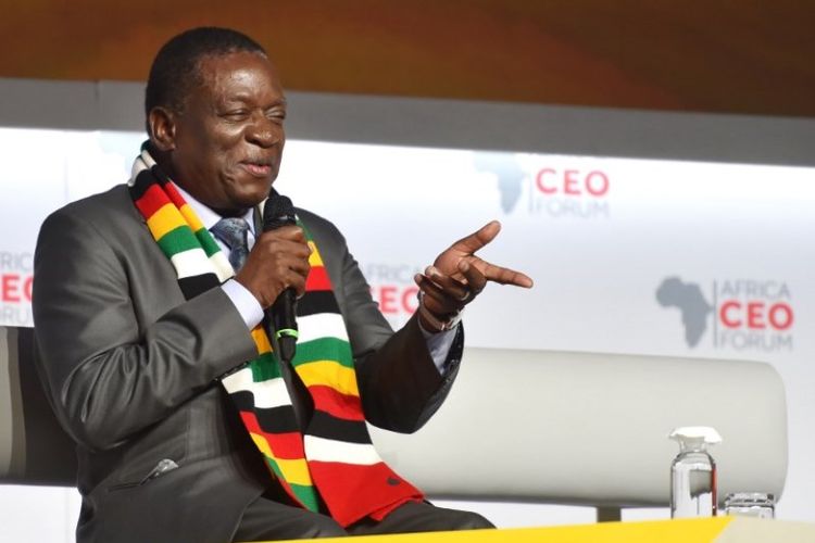 Presiden Zimbabwe Emmerson Mnangagwa, menghadiri Forum CEO Afrika pada 27 Maret 2018 di Abidjan. (AFP/Sia Kambou)