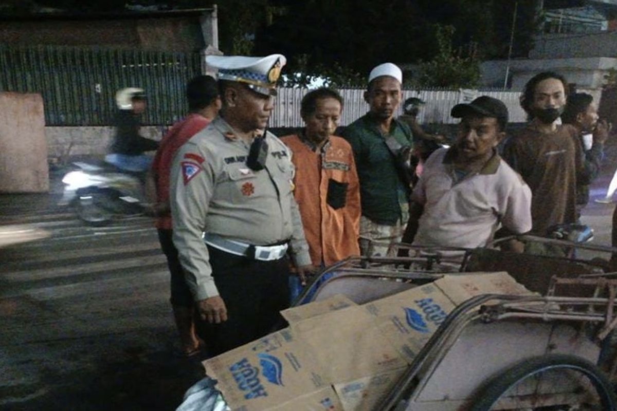 Korban tawuran di Surabaya meninggal saat akan dibawa ke rumah sakit, Sabtu (9/12/2023)