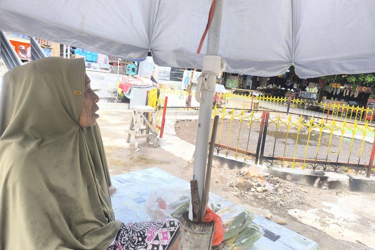 Kisah Pilu Nenek Nawati di Pamekasan, Bertahan Jualan Jagung hingga Malam meski Untung Rp 500 Per Biji