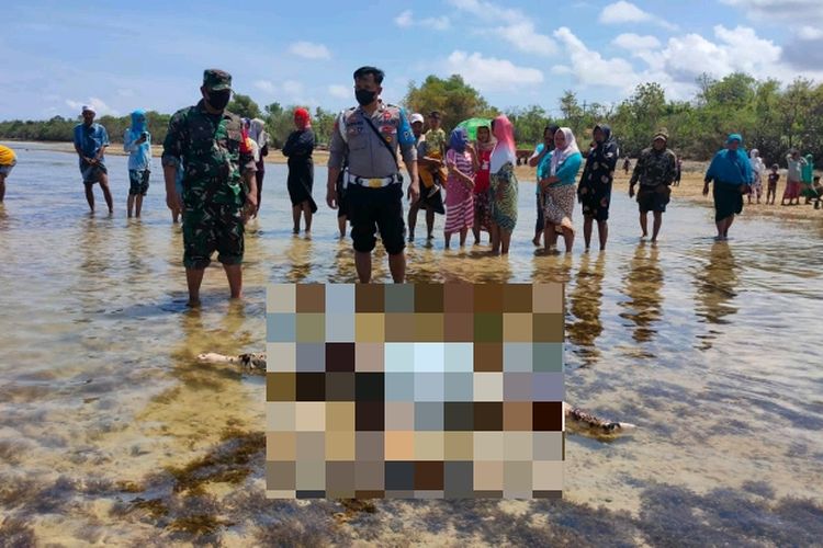 mayat perempuan tanpa identitas ditemukan mengambang di pesisir pantai Desa Sokarame, Kecamatan Nonggunong, Pulau Sepudi, Kabupaten Sumenep, Jawa Timur, Kamis (12/1/2023). 