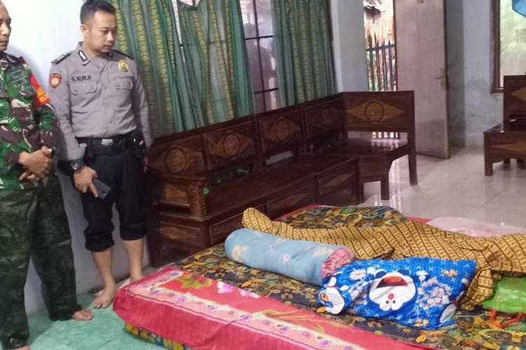 Jenazah Subhana saat berada di rumah duka.