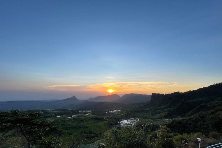 Pemandangan di Lembah Pinus Camp & Cafe, Kabupaten Bogor, Jawa Barat DOK. Instagram.com/lembahpinus.id