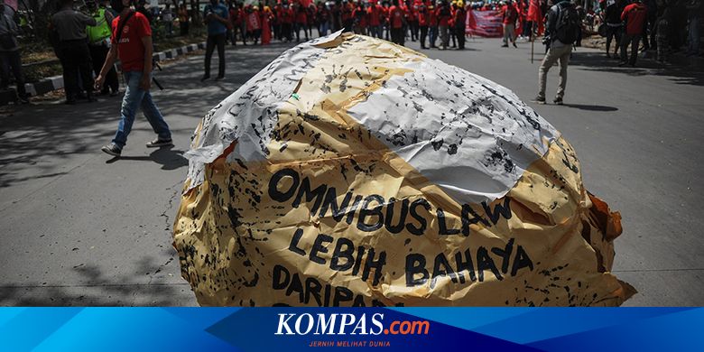 Populer Nasional Pasal Pasal Kontroversial Dalam Uu Cipta Kerja Cerita Pembobol Rekening Bank Dengan Modus Kode Otp News Summed Up