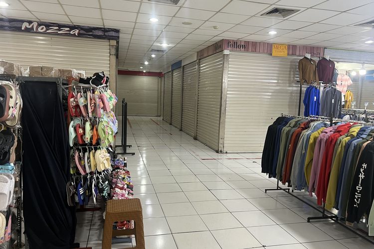 Kondisi PGB Kota Bogor yang sepi pengunjung dan sebagian toko memilih tutup, Minggu (28/1/2024).