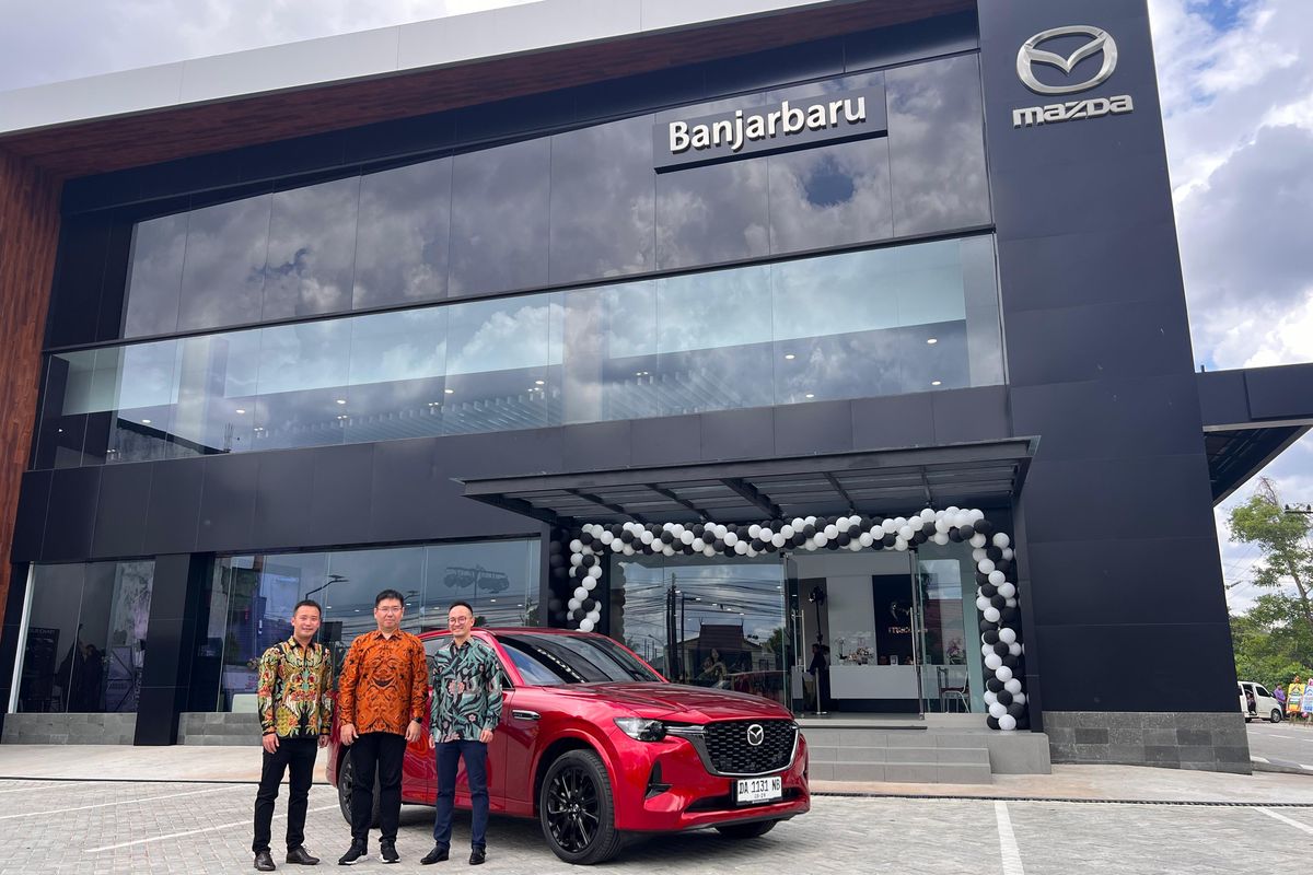 PT Eurokars Motor Indonesia membuka dealer Mazda Banjarbaru di Kalimantan Selatan dengan layanan 3S dan fasilitas modern untuk meningkatkan pelayanan.