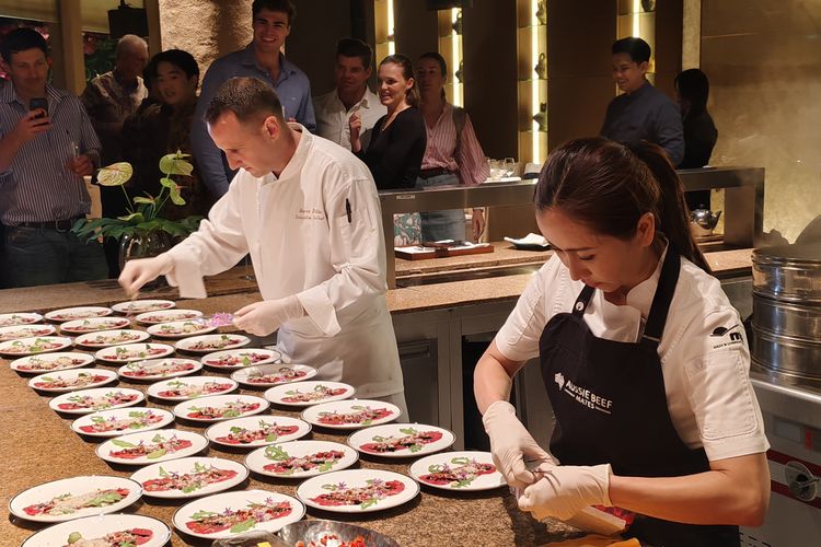 Collaboration of Lady Butcher Chef Nattida and Executive Sous-CHEF Grand Hyatt Jakarta, Chef Marco Pistillo at Grand Hyatt Jakarta, Tuesday (2/18/2025). 