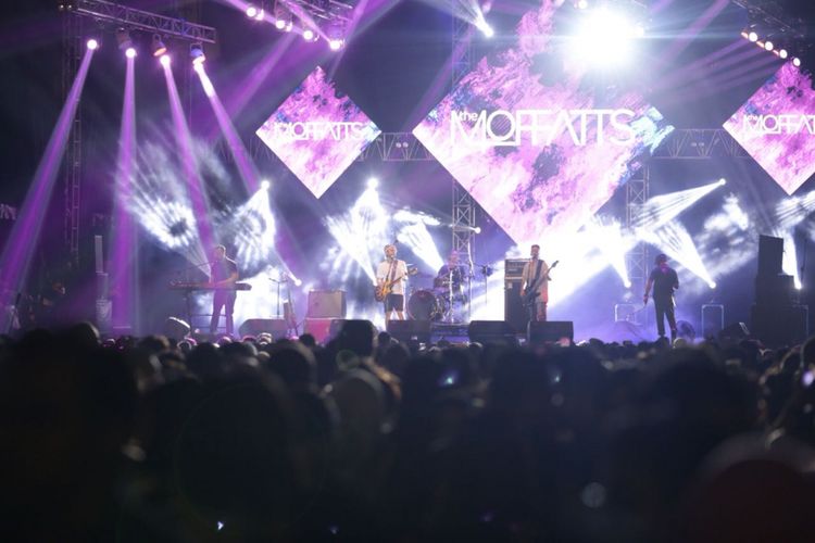 Grup musik asal Kanada, The Moffats tampil perdana di The 90s Festival, Gambir Expo, Kemayoran, Jakarta Pusat, Sabtu (10/11/2018). Penampilan tersebut merupakan yang pertama setelah mereka reuni kembali. 