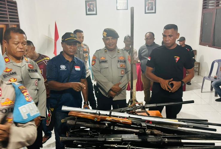 Ingin Akhiri Konflik, Warga Flores Timur Serahkan Senjata Rakitan ke Polisi